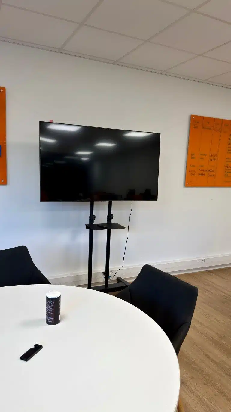 Écran bureau de 3 à 6 personnes vertical